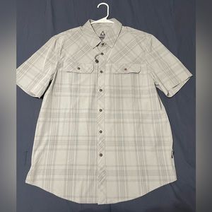 NWT.  Mens Gerry short sleeve woven top